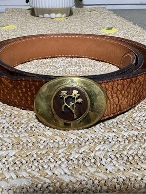 VTG Women Brown Leather Belt Brass Tone Buckle Flower Detail Approx 48” Boho GUC